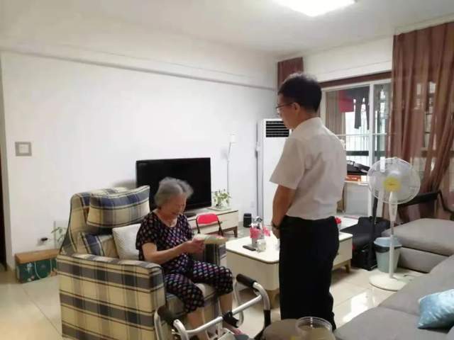 湘潭市交通运输局开展走访慰问困难党员活动