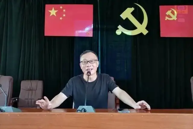 湘潭市二中：“学史崇德 传承红色基因”主题教育读书活动红色读物发放仪式