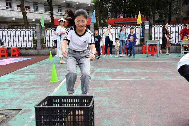 大手牵小手，你我共成长——记湘钢一中教育集团教工子女庆“六一”亲子活动