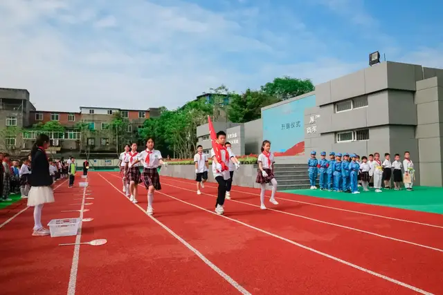 四川天府新区籍田小学「国旗下」多读书 读好书