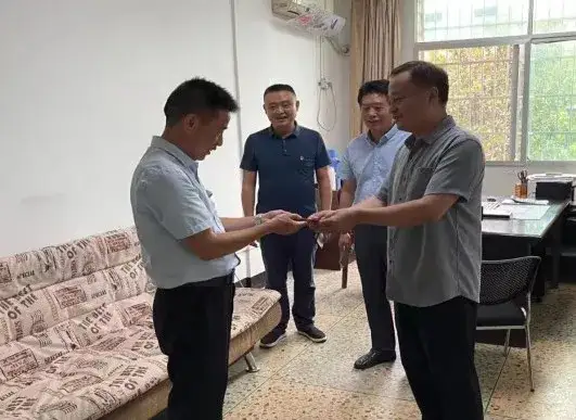 湘潭交发集团党委“七一”期间慰问困难党员