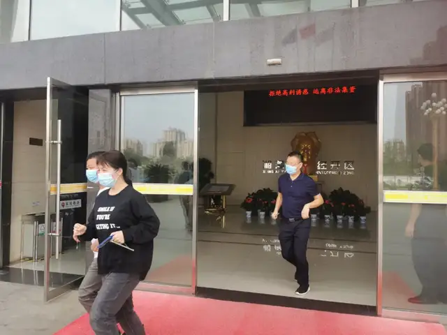 防患于未“燃”天易经开区举办消防应急演练