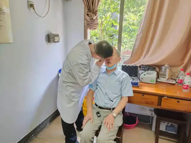 全国爱眼日，关注眼健康——湘潭市中医医院眼科开展义诊活动