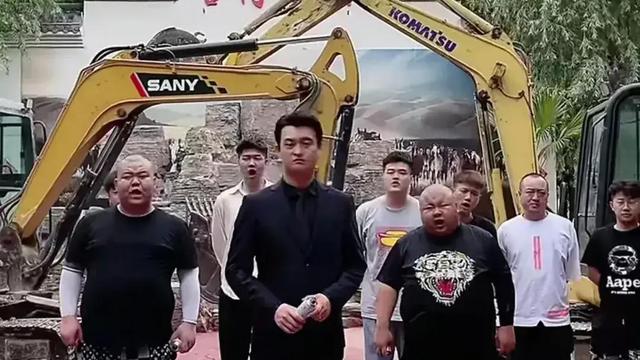 网红炒作无底线，马洪涛直播输给了小沈龙，价值上亿的庄园被拆