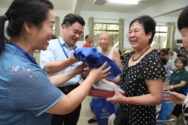 湘潭市中心医院：心系老干部，情暖夕阳红