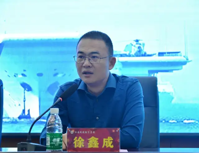 逐梦深蓝，矢志报国——湘潭凤凰中学挂牌海军航空大学优质生源基地