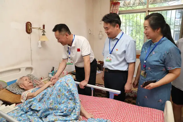 湘潭市中心医院：心系老干部，情暖夕阳红