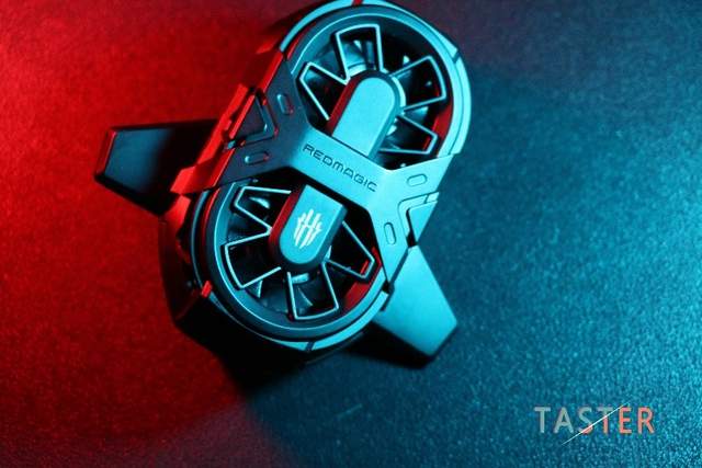 红魔双核散热背夹体验：别人家的是风扇，我家的是空调