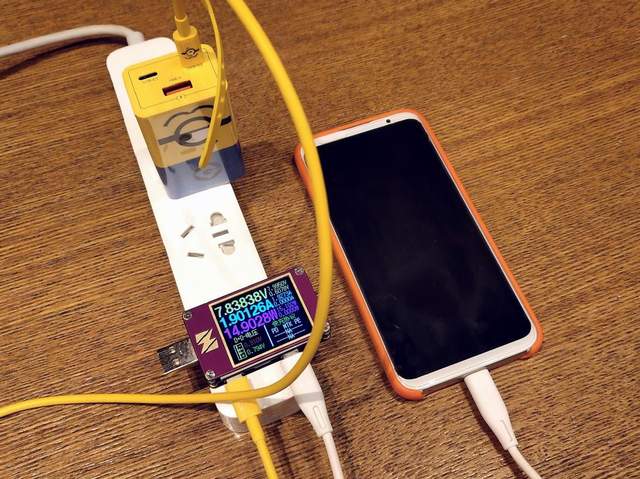 氘锋65W三口GaN充电器（小黄人版）超萌颜值，iPhone 13充电首选