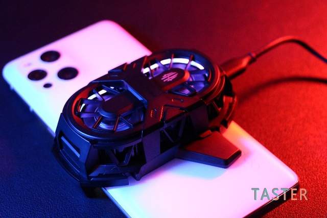 红魔双核散热背夹体验：别人家的是风扇，我家的是空调