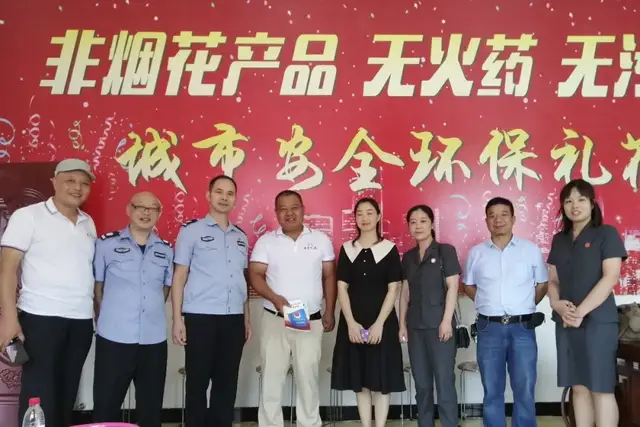 湘潭县法院石潭法庭联合镇司法所共同开展 “送法进企业”活动