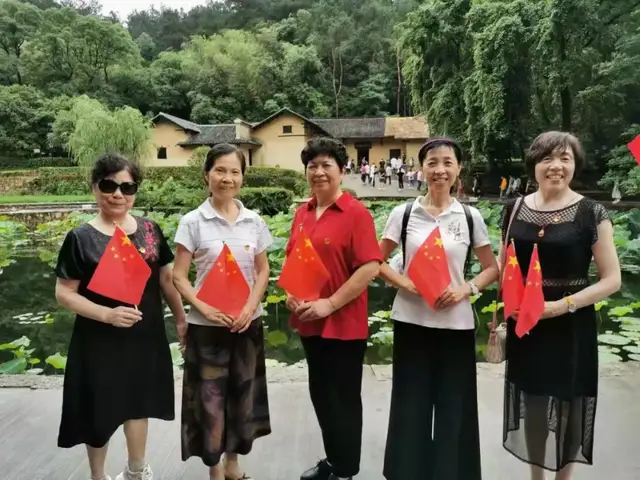 湘潭市二中开展“学史崇德—退休不褪色，永葆红色心”主题党日活动