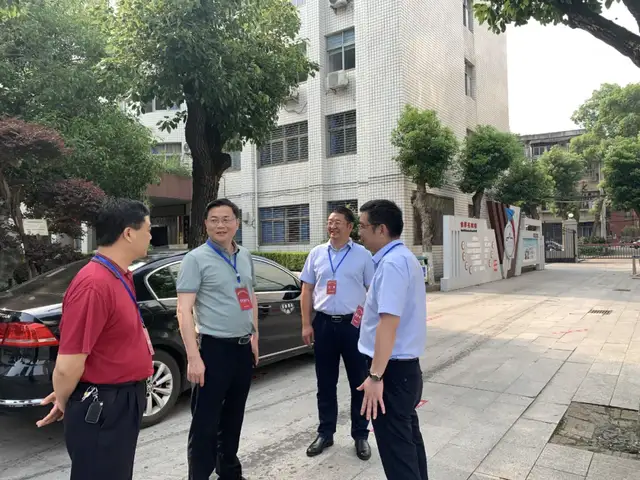 唐正武局长一行巡视湘潭市一中中考考点