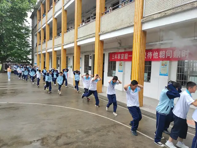 安全警钟长鸣 你我携手同行 湘潭市三中 “5•12防灾减灾日”应急疏散演练
