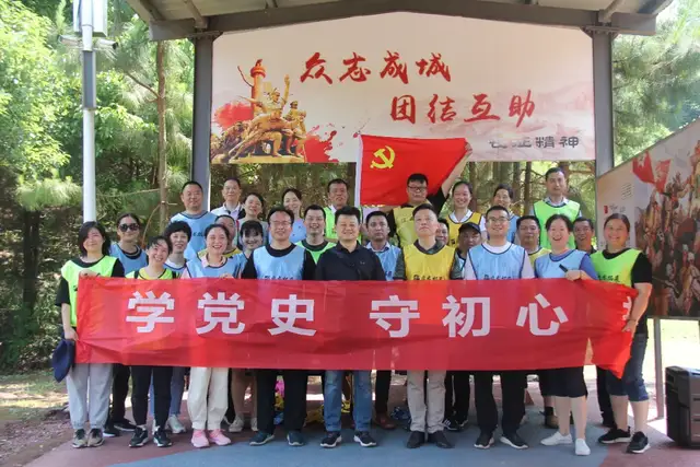 追寻红色足迹、传承革命精神 天易经开区寓教于乐开展党史学习教育