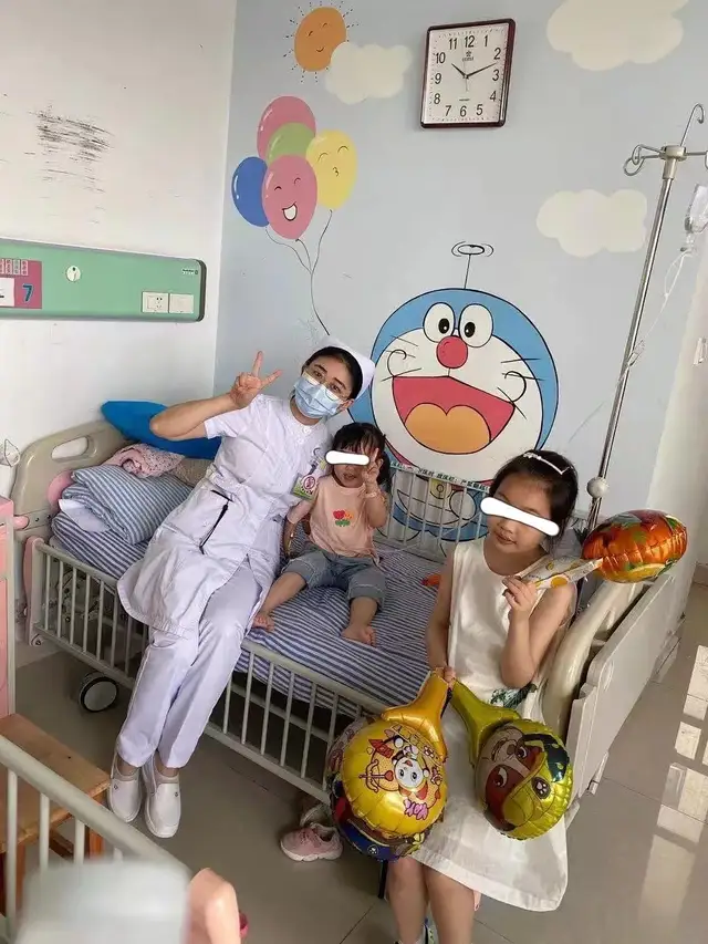 【我为群众办实事】“志愿红”携手“小患者”，这个“六•一”不一样