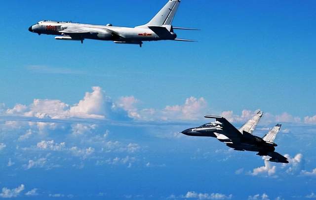 晚报|法航班起火画面曝光 法国召回大使后美澳表态