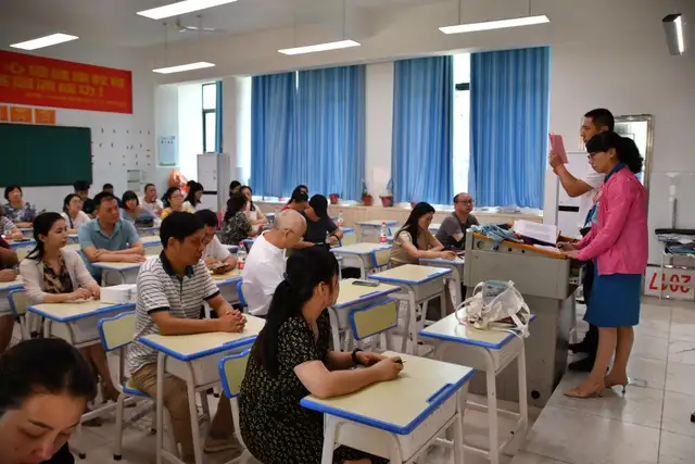 百年荣光沐党恩 不负时代创辉煌——记湘钢一中教育集团2021年上学期期末教职工大会暨民主测评会