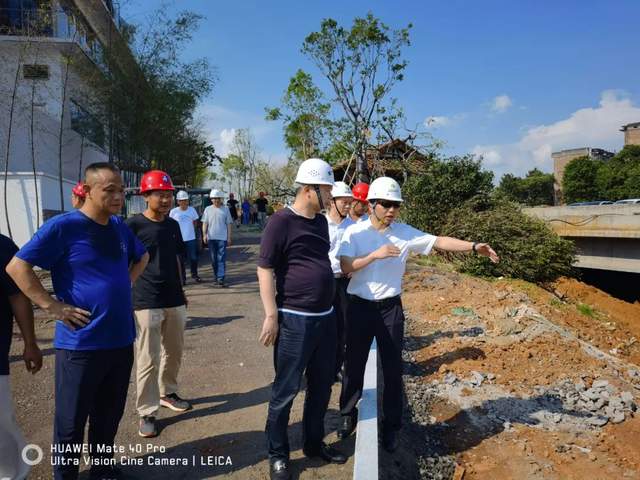 抓项目促发展！黄劲松现场调度湘江河东滨江风光带二期项目建设