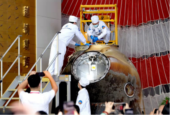 晚报|国家电网回应上海停电 神舟十二号返回舱开舱