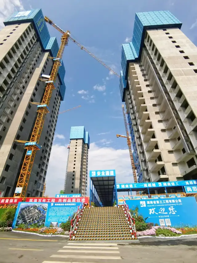 艰难方显勇毅 磨砺始得玉成