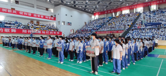 青春向党 表彰先进——湘潭市一中学生表彰大会报道稿