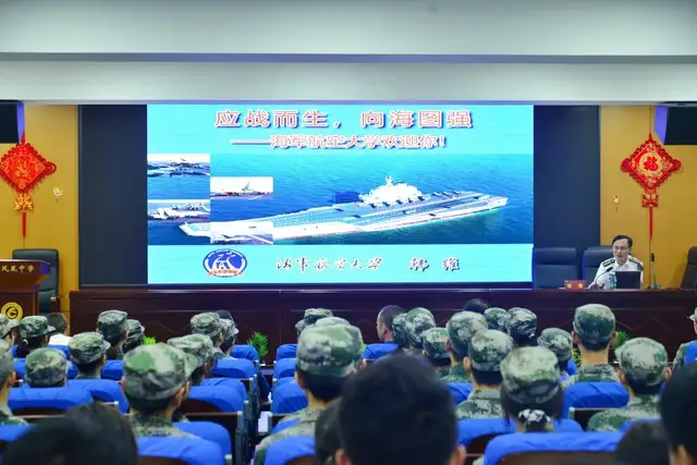 逐梦深蓝，矢志报国——湘潭凤凰中学挂牌海军航空大学优质生源基地