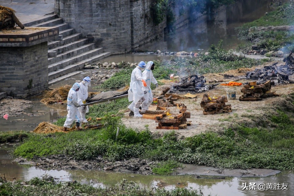 尼泊爾街頭焚燒新冠患者遺體爆發疫情最多的22個地區均與印度接壤