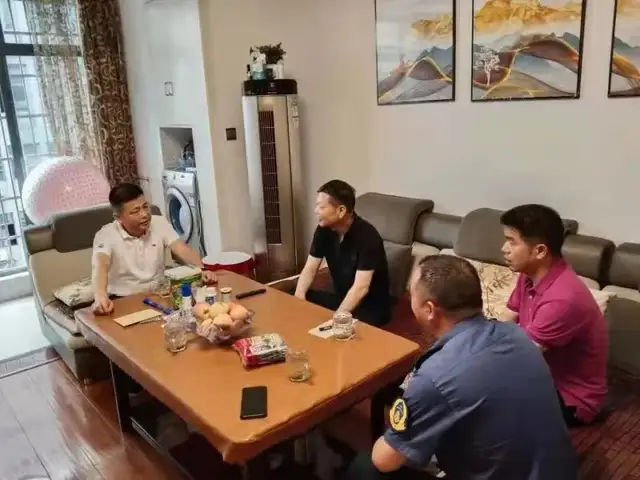 湘潭市交通运输局开展走访慰问困难党员活动