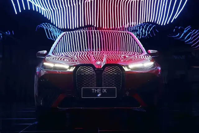 发力电动化的宝马，如何展示纯电时代的驾驶乐趣？