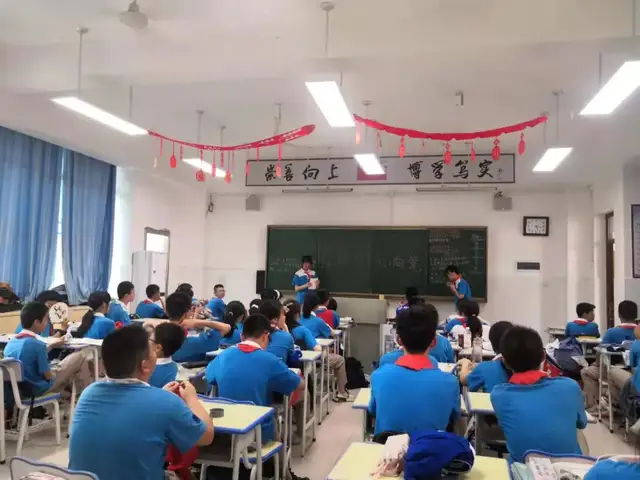 童心向党，我是红色基因传承人——记七年级欢庆六一、八年级离队建团仪式暨十四岁集体生日