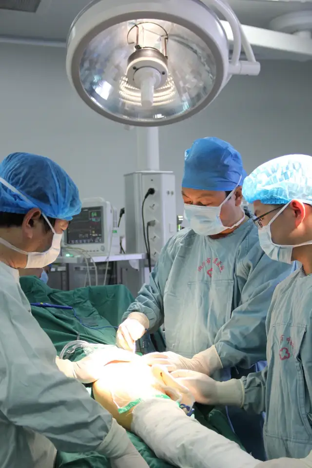 骨伤科再添新利器，精确定位手术“生命线”  ——记湘潭市中医医院首例运用导航仪进行膝关节置换术