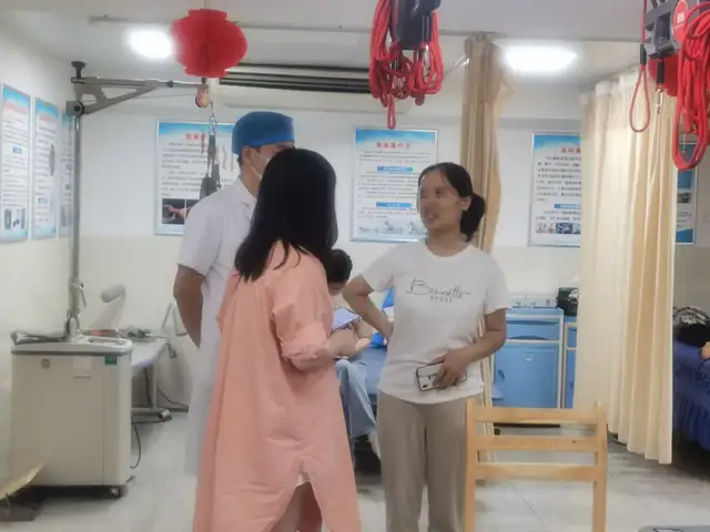 【我为群众办实事】开设夜间康复门诊 更好满足群众需求