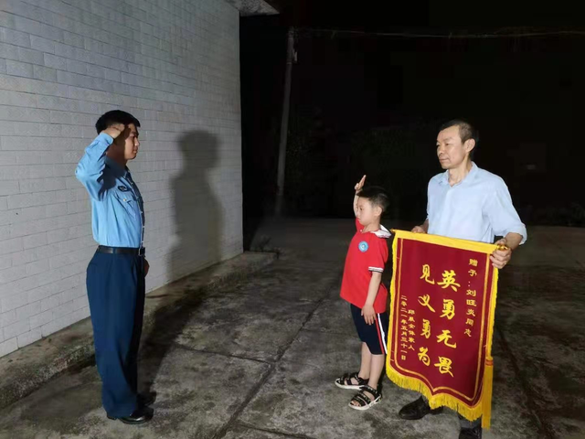 给他点个赞！湘潭籍现役军人刘旺炎勇救落水儿童