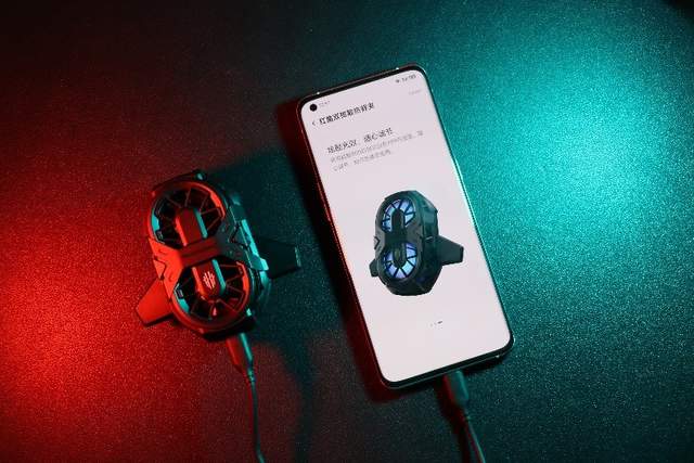 红魔双核散热背夹体验：别人家的是风扇，我家的是空调