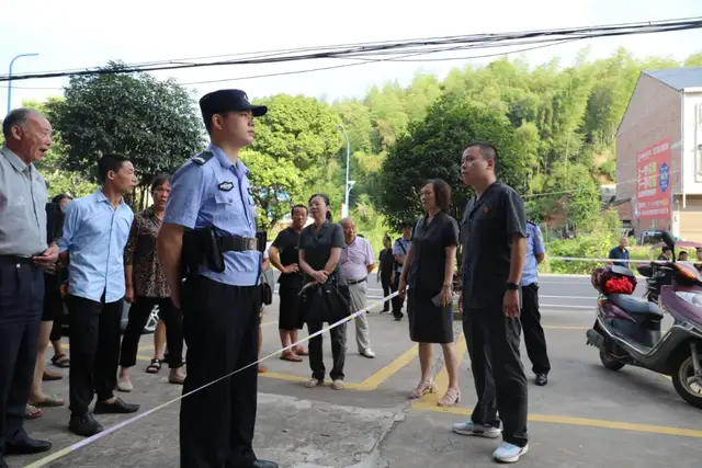 湘潭县法院为民办实事：冒酷暑 战高温 强制腾房促执结