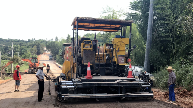 李宁湘视察姜道线项目