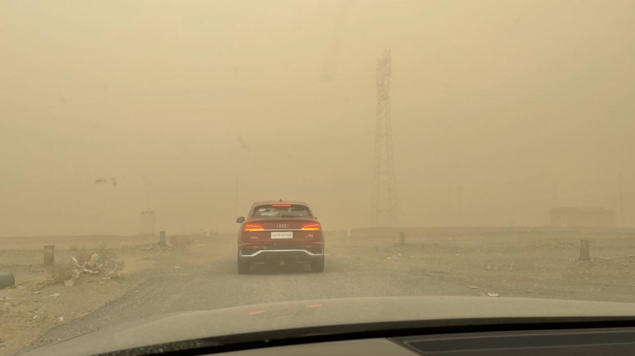 迎着沙尘暴天气穿越戈壁过河滩走沙漠我不会体会到这车的魅力所在