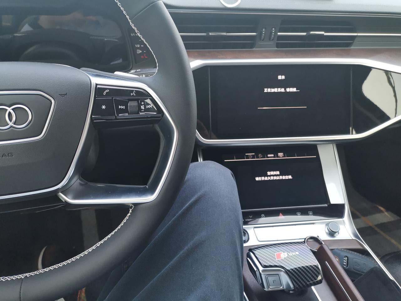 奥迪a6进口请问各位新老车主你们有碰到过这种问题吗全新车刚开始屏幕