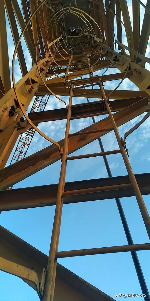 黄京482 2年前 开塔吊的特有钱!