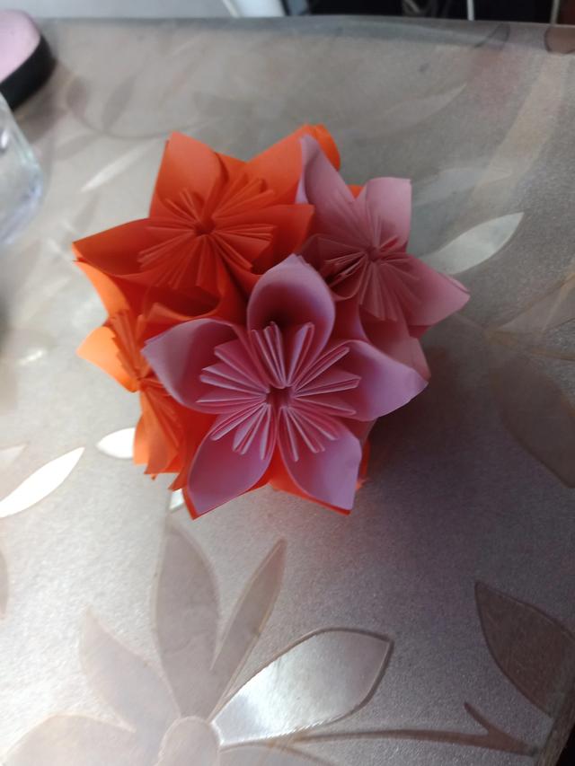 精美的立体樱花折纸花球,很可爱有没有