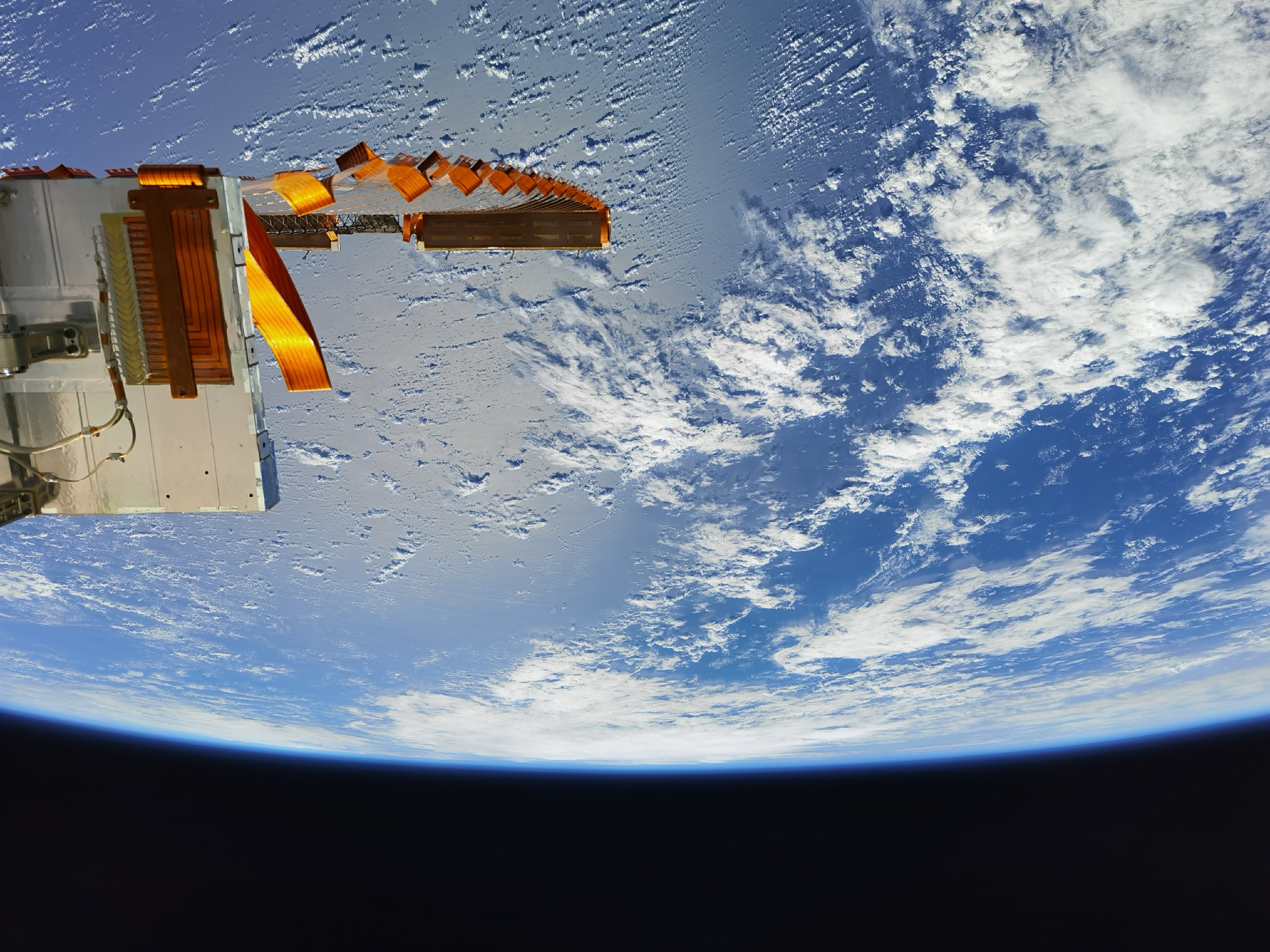 神十二航天员在轨摄影大片来了航天员以第一视觉给我们带来震撼之美