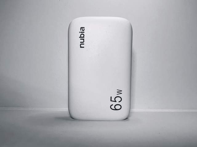 努比亚大白65W超薄氮化镓为何能取代其他充电器成为充电宠儿？