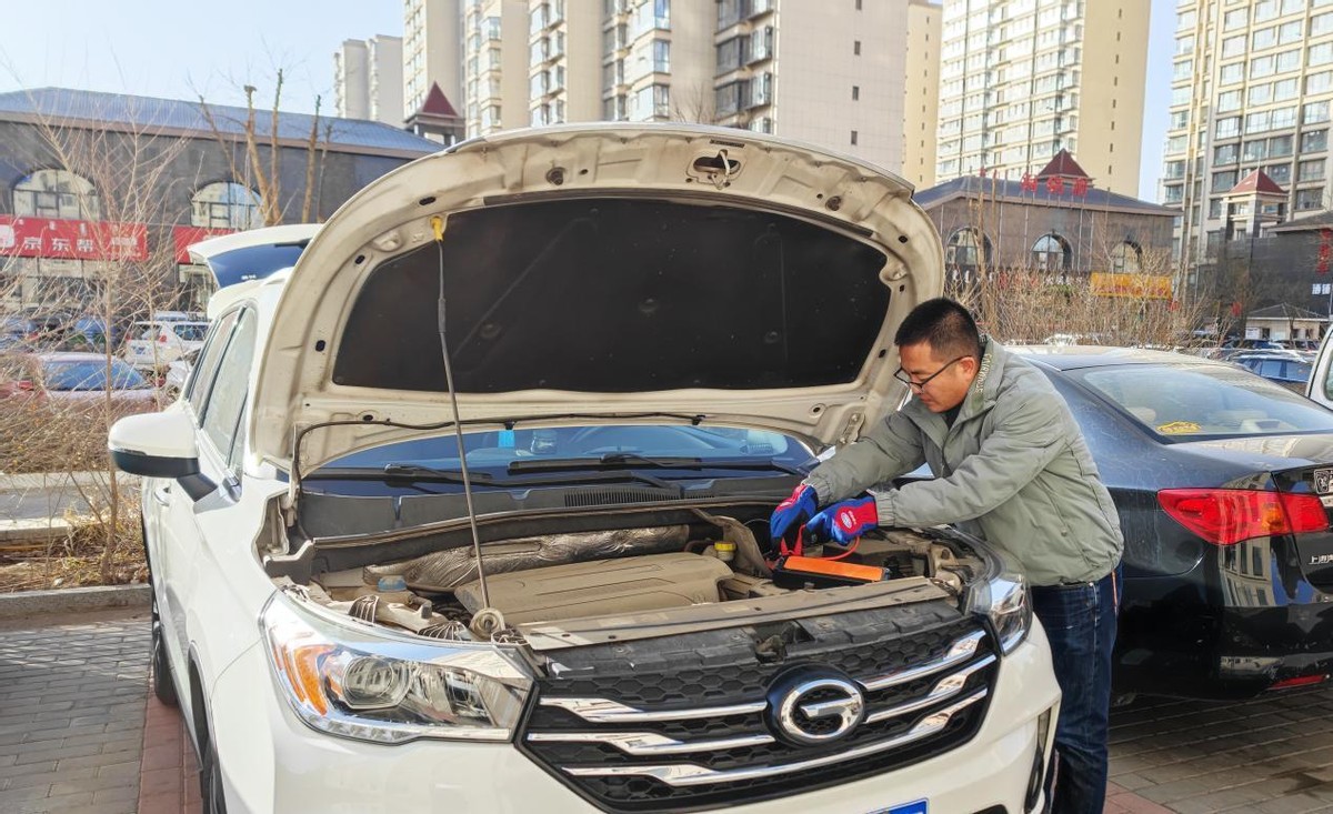 北方有车一族冬天必备的Autowit汽⻋应急电源