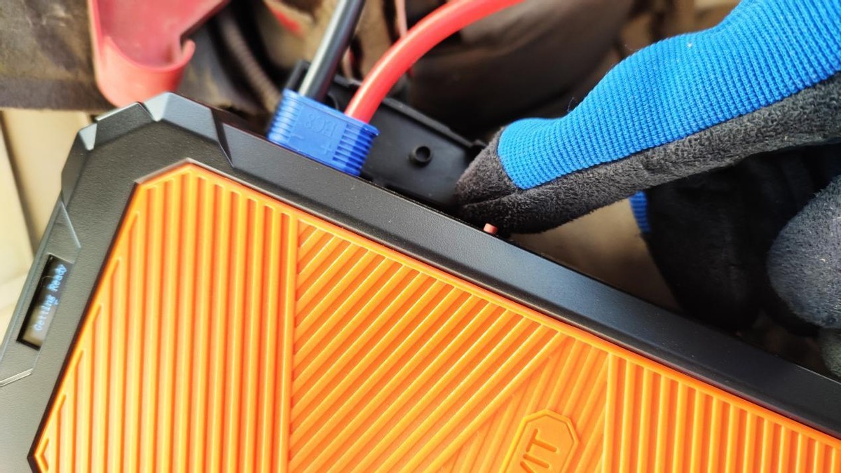 北方有车一族冬天必备的Autowit汽⻋应急电源