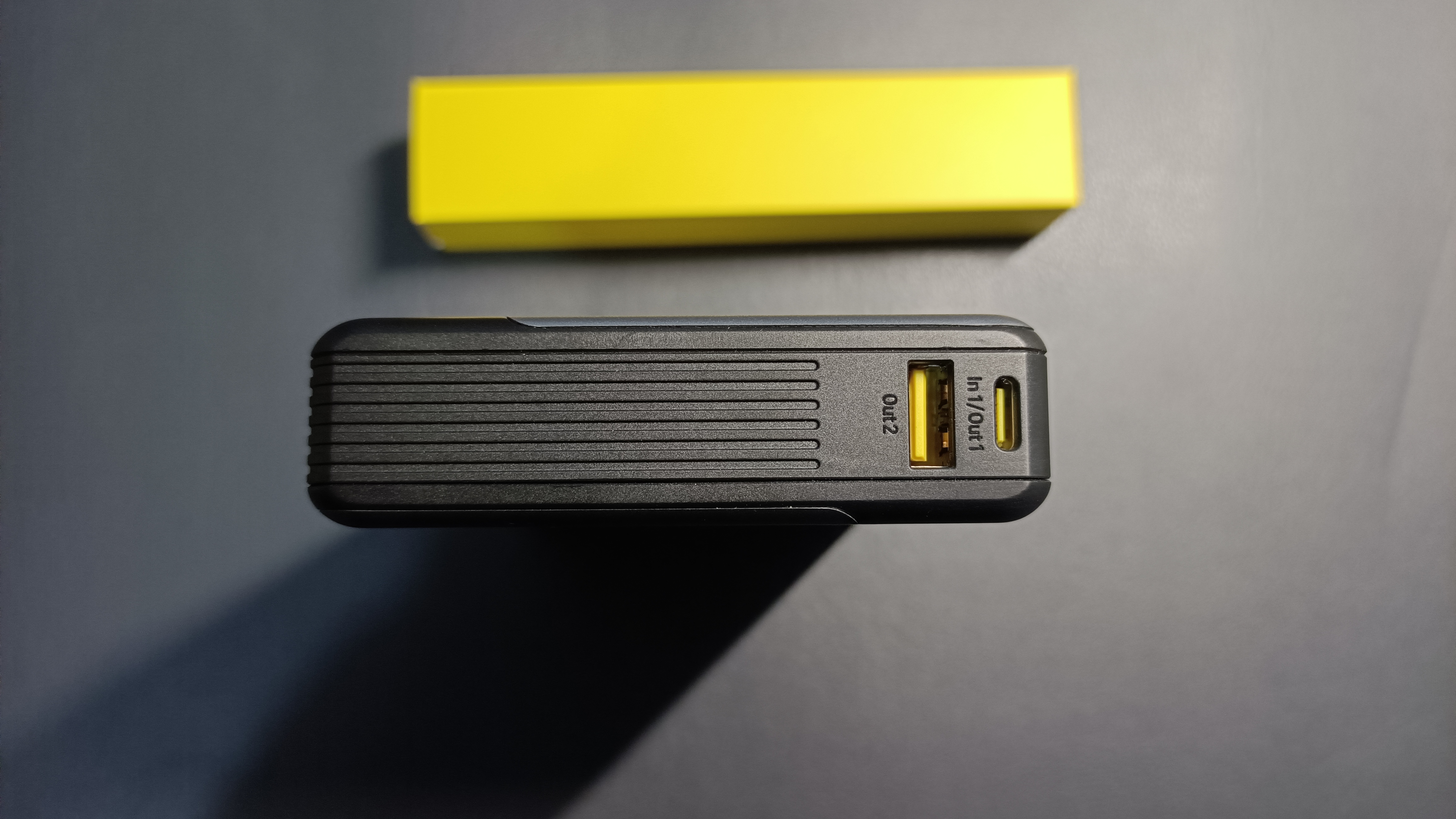 给笔记本充,双100W快充的Aohi充电宝!电芯10年不坏,出差福音