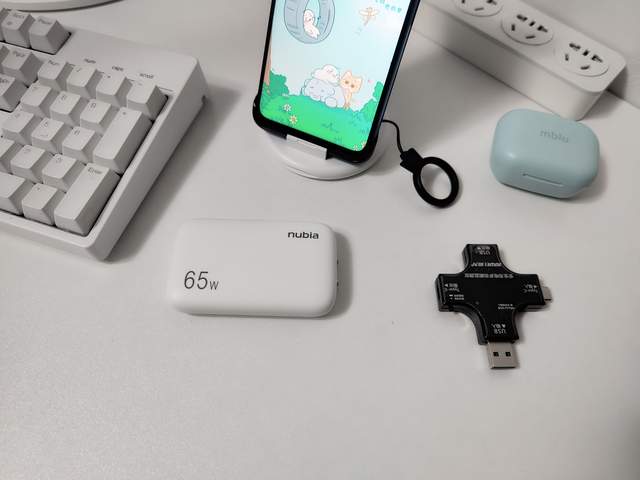 更轻更薄更好用，努比亚大白65W超薄氮化镓充电器评测