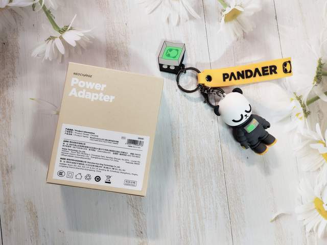 更轻更薄更好用，努比亚大白65W超薄氮化镓充电器评测