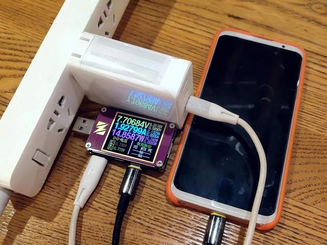 年终好物推荐：一个顶多个，ORICO 100W氮化镓充电器上手实测