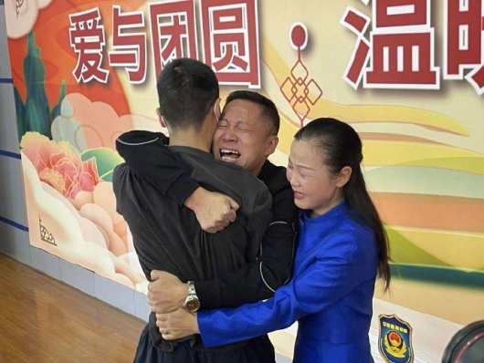 晚报|中方谈俄美元首峰会 朔尔茨正式当选德国总理